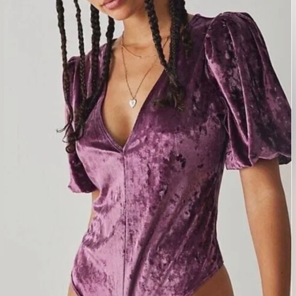 FREE  PEOPLE Don't you wish velvet bodysuit size extra small